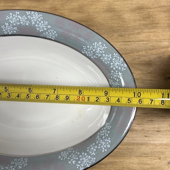 Discontinued Castleton Lace Oval Serving Bowl - Picture 6 of 8